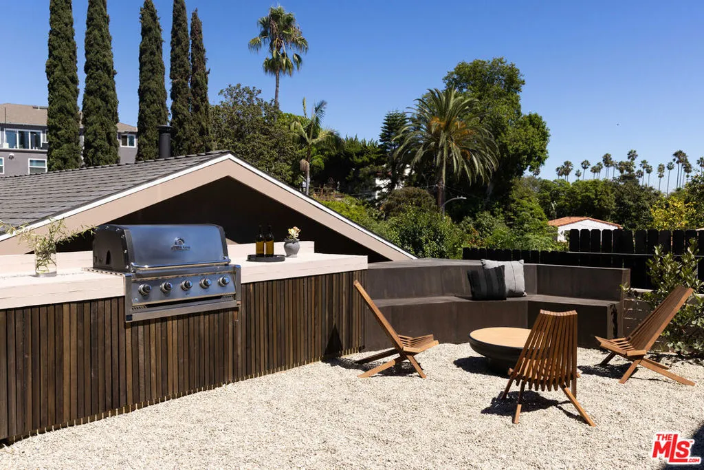 3815 Chanson Drive, View Park, California 90043 home-pic-31